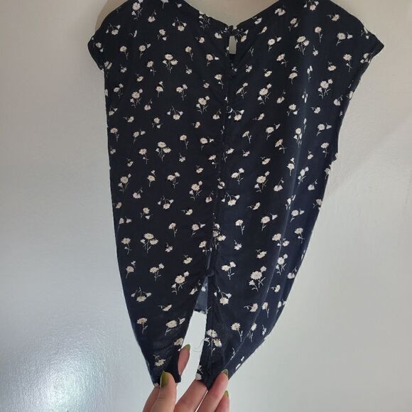 Abercrombie Buttoned-Back Daisies Blouse - Picture 6 of 7